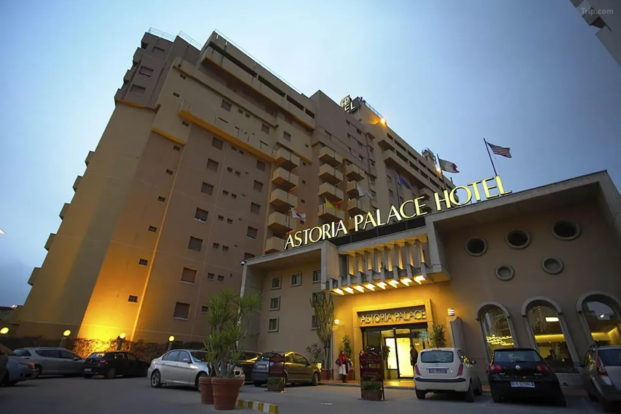 Moderna dvokrevetna soba u hotelu Astoria Palace sa četiri zvezdice u Palermu na Siciliji